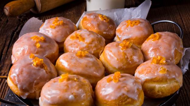 Jak odświeżyć czerstwe pączki? Wystarczy 10..