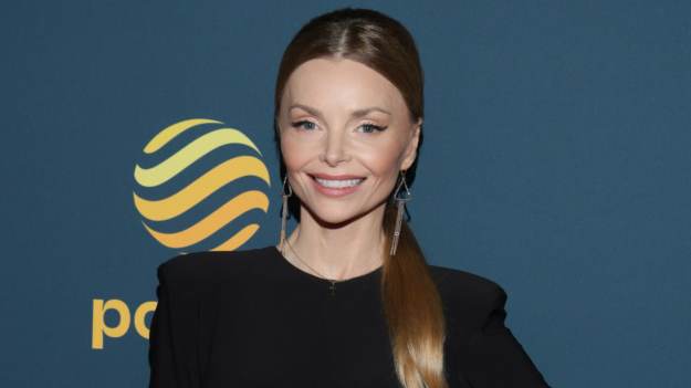 Izabella Miko zmieniła nazwisko. Nie wszyscy..