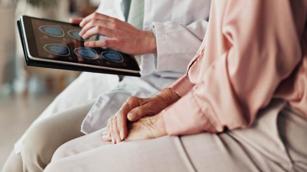 Demencja daje o sobie znać nawet 25 lat..