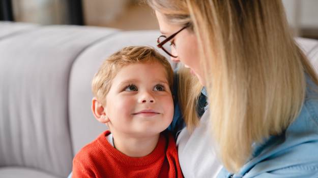 Mówisz do dziecka po angielsku zamiast po polsku?..